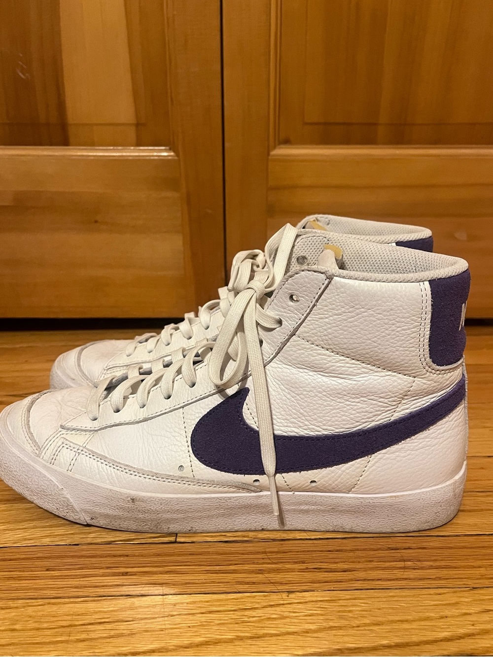 Nike Blazer Mid ‘77 High-Top Sneakers in White with Purple Swoosh Womens 10.5